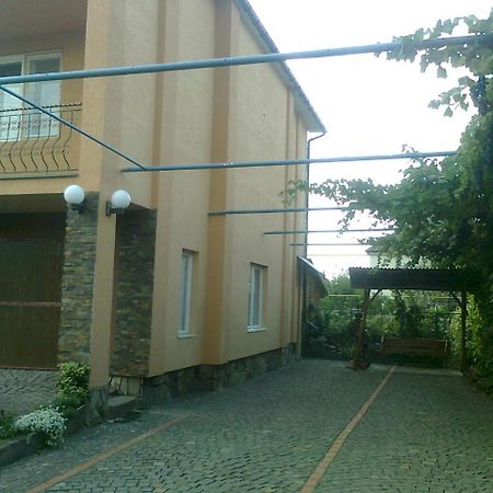 Hotel Domashnya Saduba Mukaczewo Zewnętrze zdjęcie
