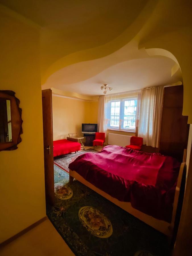Hotel Domashnya Saduba Mukaczewo Zewnętrze zdjęcie
