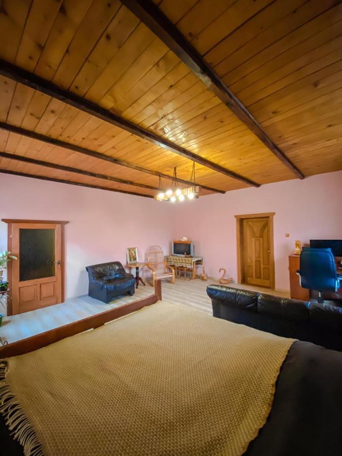 Hotel Domashnya Saduba Mukaczewo Zewnętrze zdjęcie